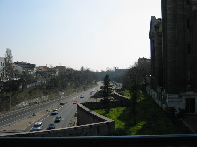 de l'autre ct de la passerelle, l'arrive de l'autoroute A6