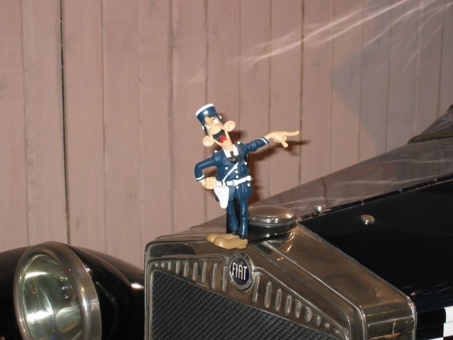 le gendarme sur la calandre