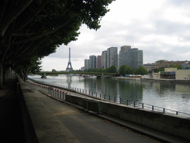 je traverse le bois de Boulogne, passe porte d'Auteuil, et me voil en bord de Seine..