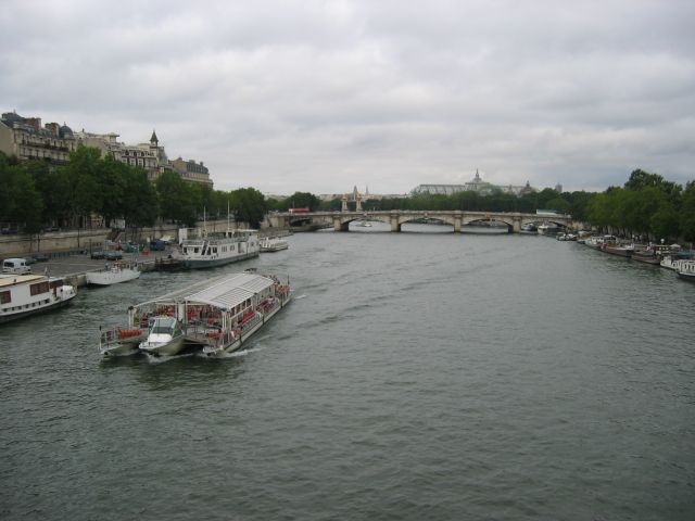 Les bateaux-mouches sont dj au boulot !