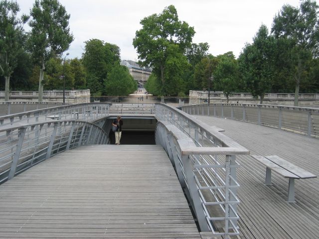 La passerelle qui permet de descendre... allons-y