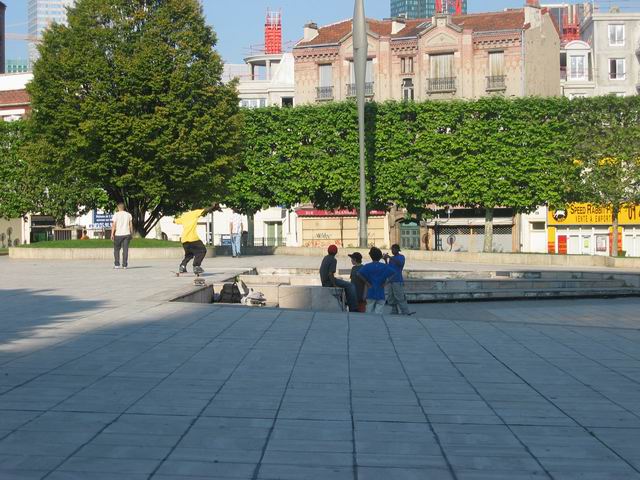 ... et les jeunes font du skate !